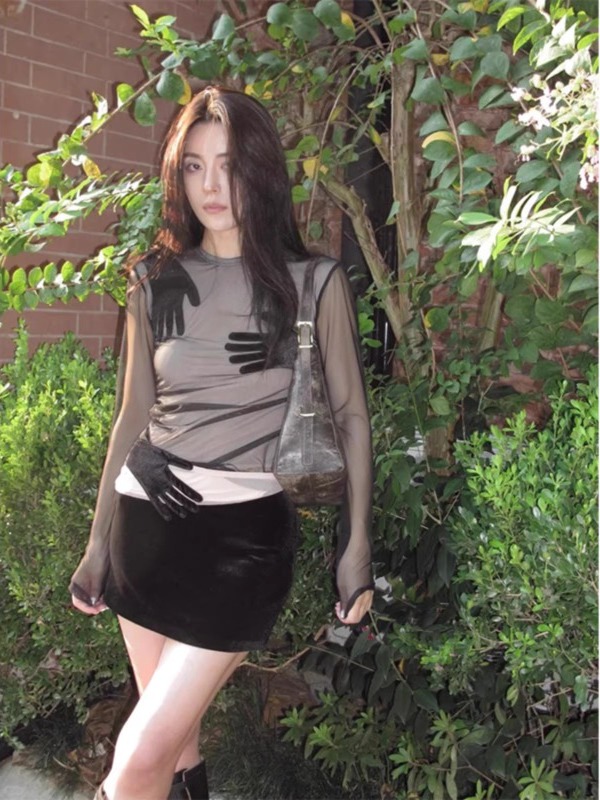 Mesh Top Layering - Seksowna, czarna, jednokolorowa bluzka z siateczki,