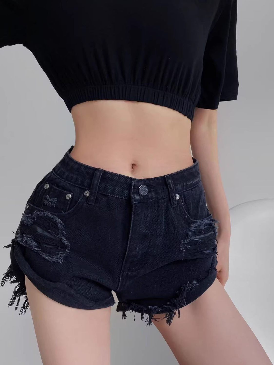 Damskie szorty jeansowe z nisk – Distressed Jean Rip recenzja i cena